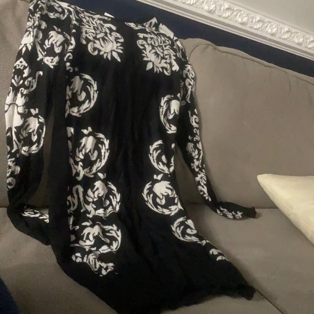 Black and white flower pattern sweater dress